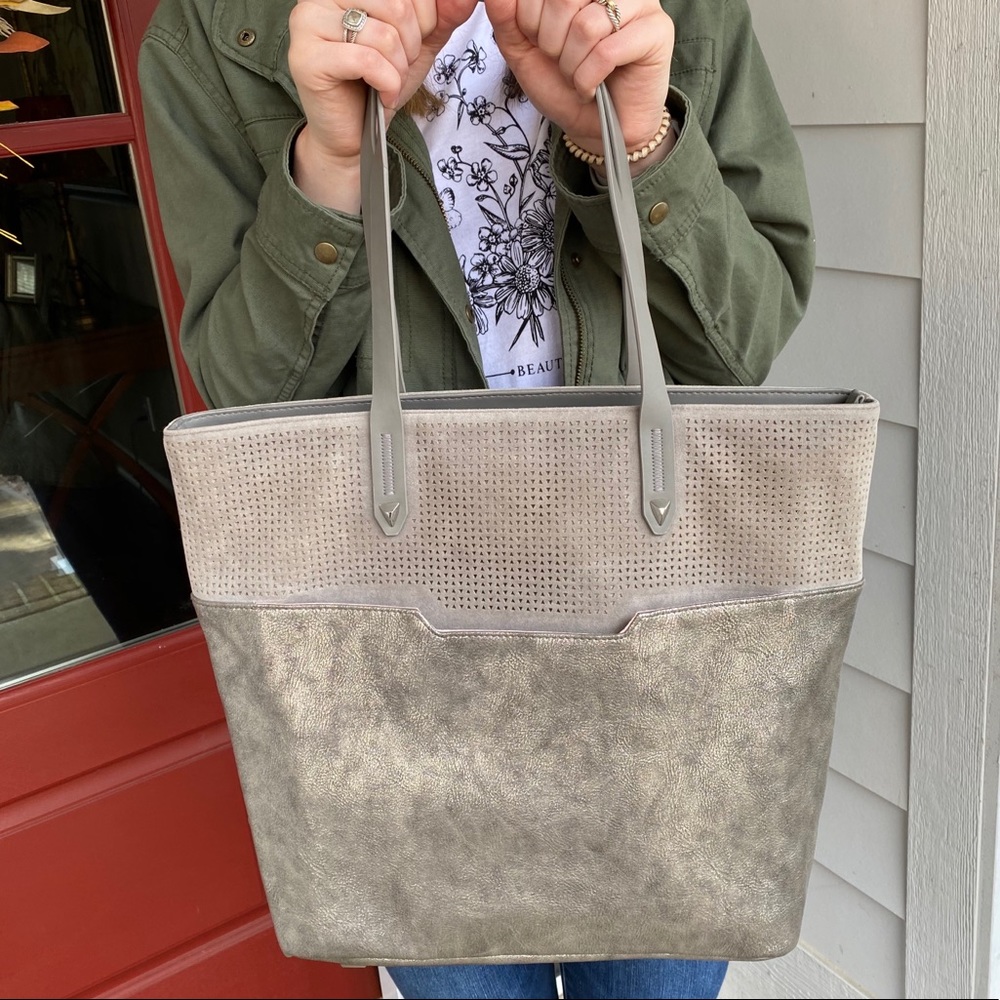 Stella and Dot Medium Hudson Tote Pewter EUC